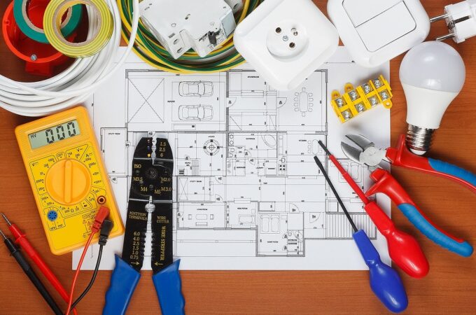 家の間取り図と工具